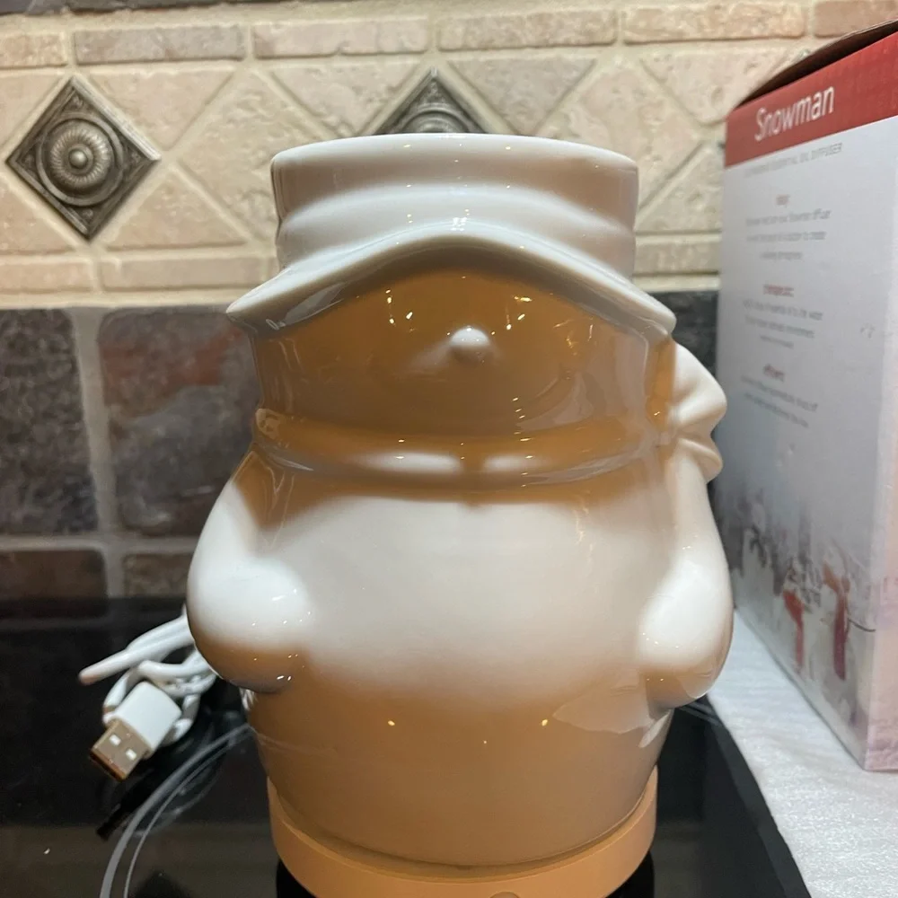 Sparoom Snowman Ceramic Oil Diffuser with USB cord to settings & off button